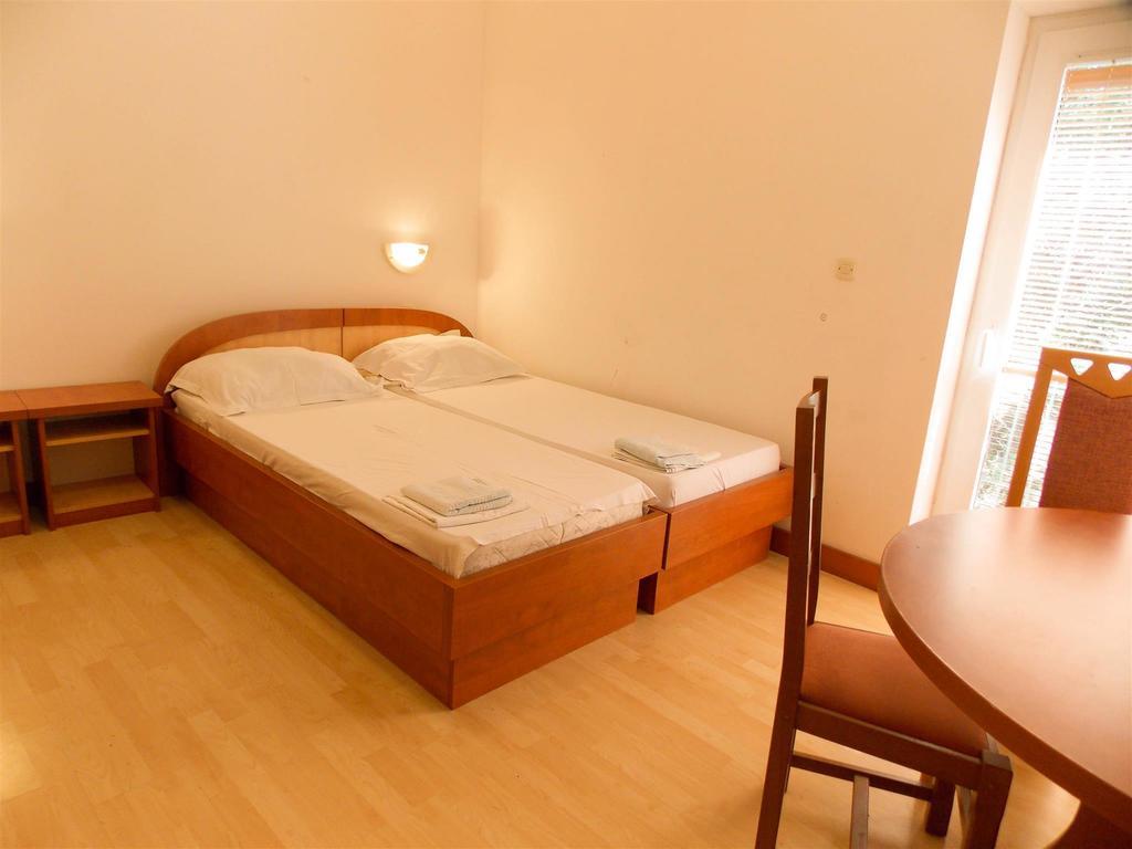 Apartments Frane (Adults Only) 诺瓦利娅 客房 照片